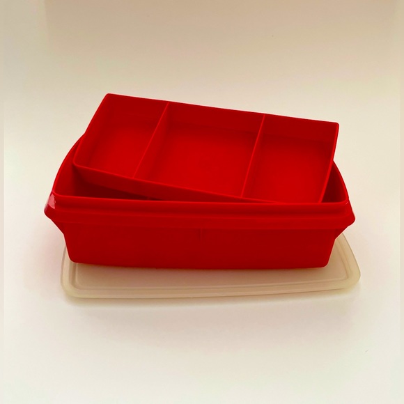 Vintage Tupperware storage container with lid made in Canada. - Picture 1 of 4